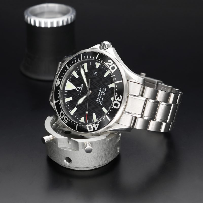 1998 Omega Seamaster 300M Quartz 2264.50.00 SS Black Wave Dial with Card. - Image 5