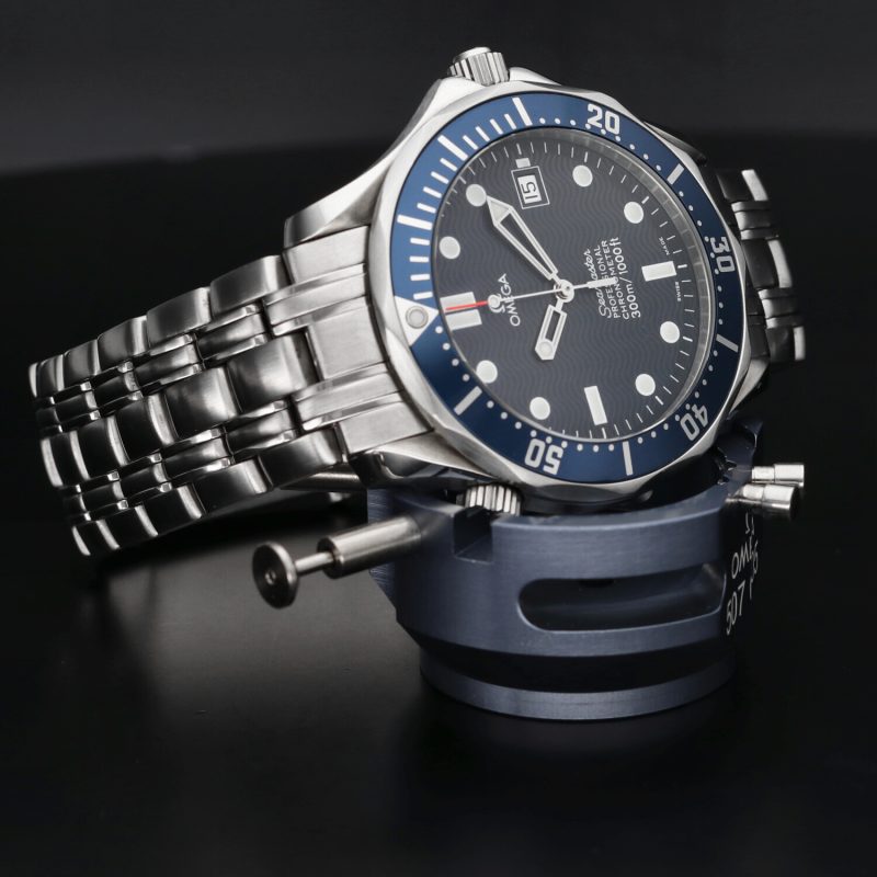 2000 Omega Seamaster 300M James Bond 25318000 Automatico Acciaio 41mm Quadrante Blu “Onde” con Scatola & Garanzia - immagine 5