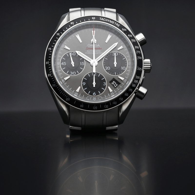 2020 Omega Speedmaster Date 32330404006001 Nuovo Mai Indossato con Scatola e Garanzia - immagine 9