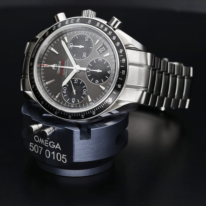 2020 Omega Speedmaster Date 32330404006001 Nuovo Mai Indossato con Scatola e Garanzia - immagine 4