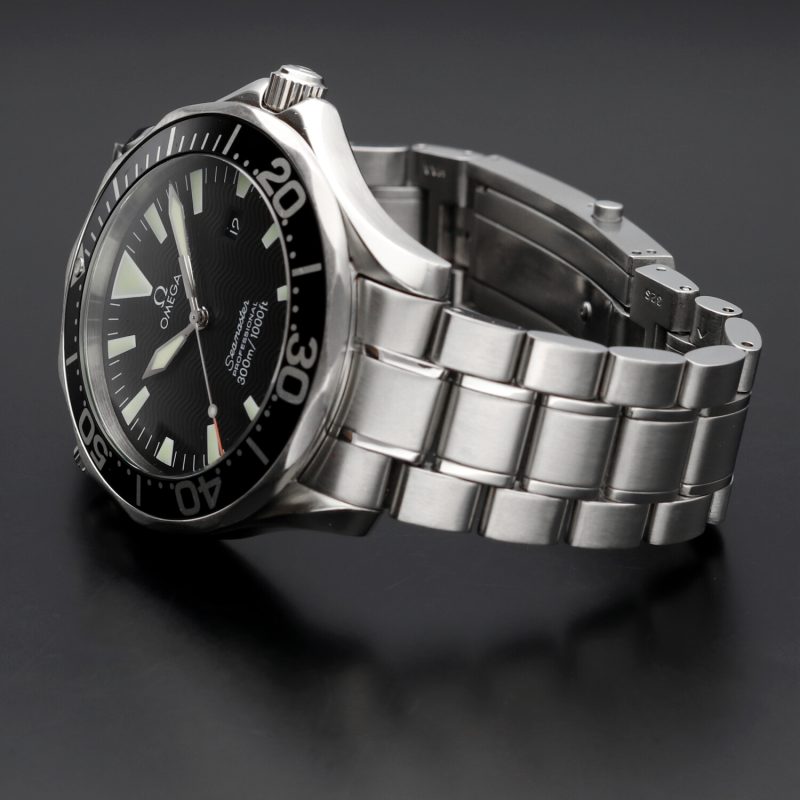 2001 Omega Seamaster Professional 300M ref. 22645000 Quarzo Acciaio 41mm Quadrante Nero “Onde” con Scatola & Garanzia Originale - immagine 11