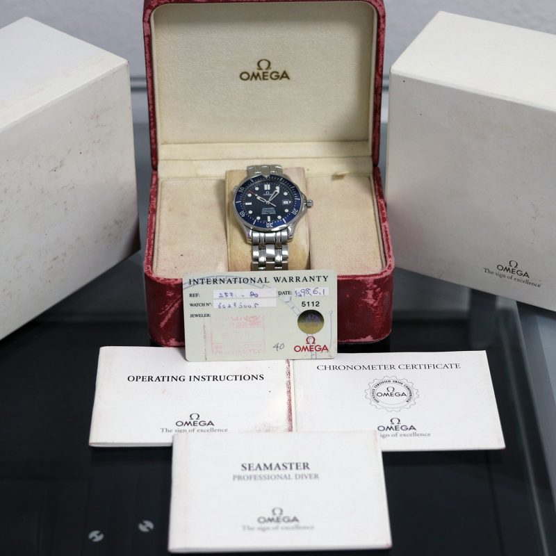 1998 Omega Seamaster 300M James Bond 25318000 Automatico 41mm Quadrante Blu Onde con Scatola & Garanzia - Revisionato Omega - immagine 12