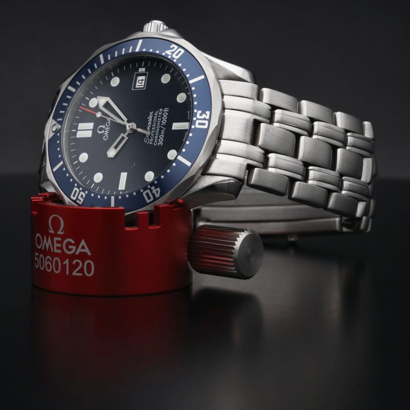 1998 Omega Seamaster 300M James Bond 25318000 Automatico 41mm Quadrante Blu Onde con Scatola & Garanzia - Revisionato Omega - immagine 8