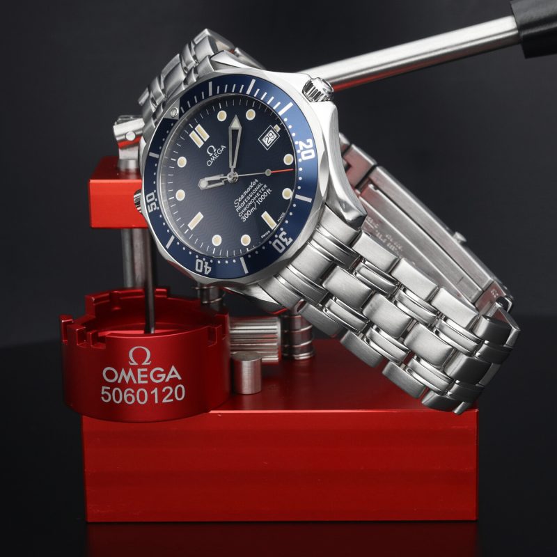 1994 ca. Omega Seamaster “James Bond” 25318000 Automatico Acciaio 41mm Quadrante Blu Onde. Revisionato Presso Centro Assistenza Autorizzato Omega - immagine 4