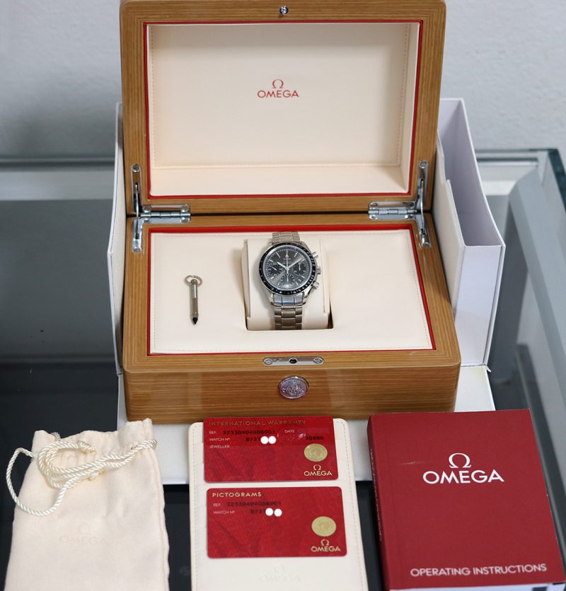 ca. 2018 Omega Speedmaster Date 40 ref. 32330404006001 Grey Dial with Original Omega Box and Warranty - Image 15