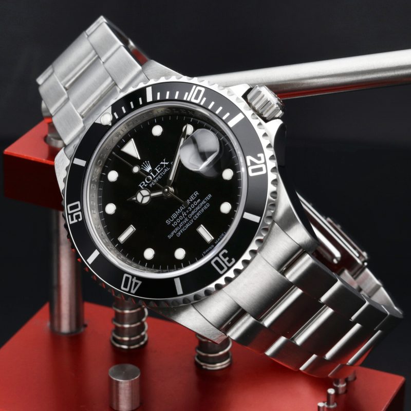 2010 Unpolished, Like New, Rolex Submariner Date ref. 16610LN with Original Box and Papers - Image 4