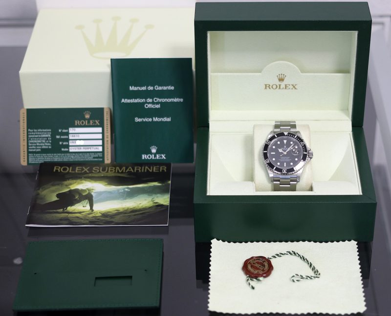 2010 Unpolished, Like New, Rolex Submariner Date ref. 16610LN with Original Box and Papers - Image 17