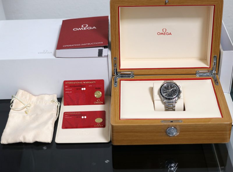 ca. 2019 Unpolished Omega Speedmaster Date 40 ref. 32330404006001 with Original Omega Box and Warranty - Image 15