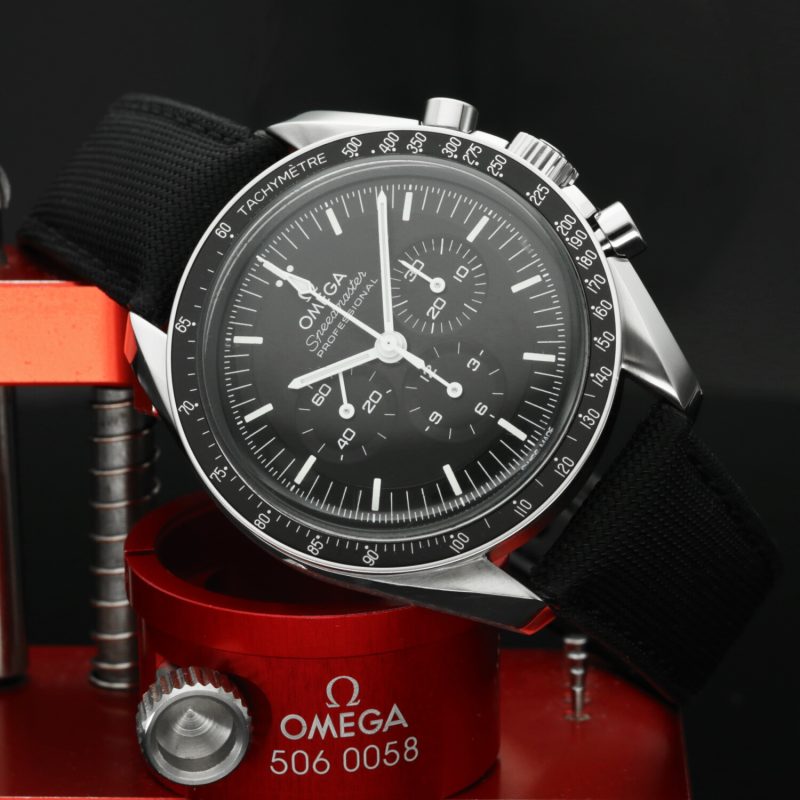 2021 Omega ref. 31032425001001 Speedmaster Professional Moonwatch Co-Axial, Box, Papers, Booklets, Cloth, 50th Anniversary Pin Moonlanding - Image 4