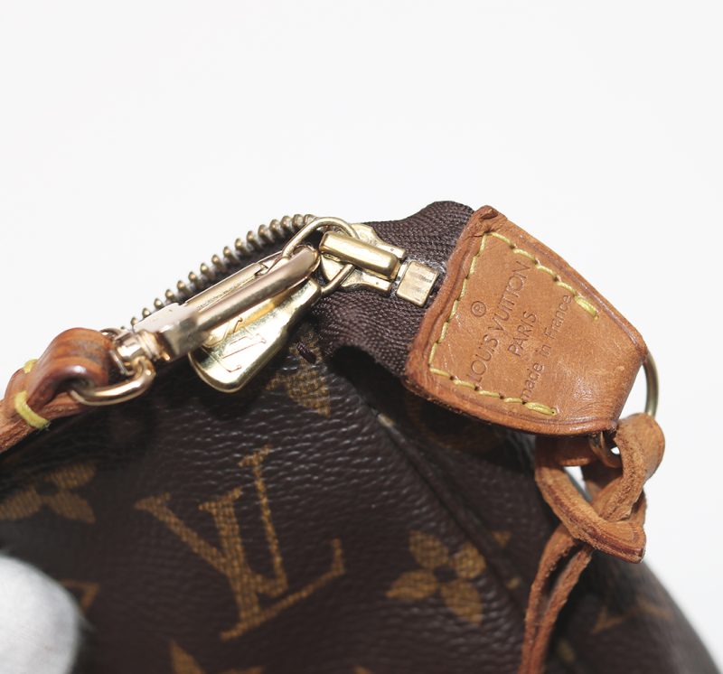 Louis Vuitton Monogram Pochette M51980 - Pre-Loved Classic with Honey Patina and Authenticity Guarantee - Image 13